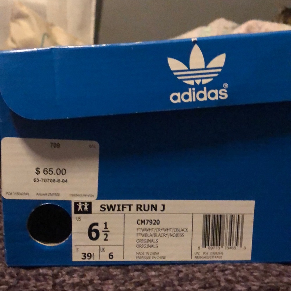 White Adidas Swift Run J sneakers